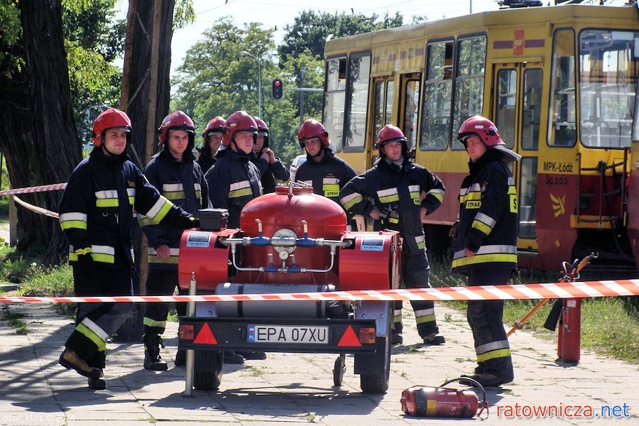 Pożar tramwaju na ul. Łaskiej w Pabianicach (2)