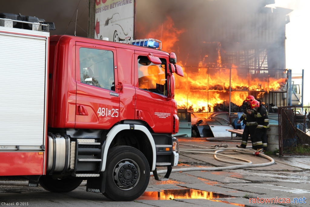 Pożar hali magazynowej przy ul. Karniszewickiej w Pabianicach [2]