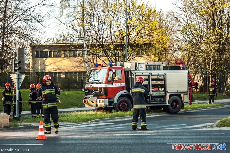 Wypadek na skrzyżowaniu Pojezierska / Hipoteczna w Łodzi [4]