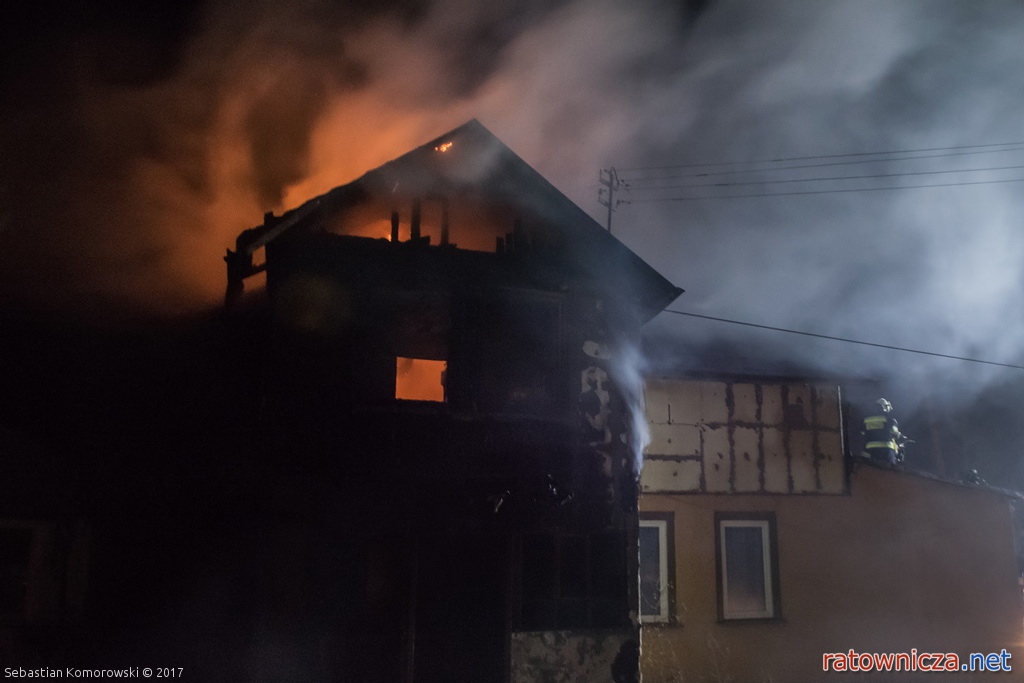 27.03.2017. Pożar budynku przy ul. Prusa w Tuszynie-Lesie [2]