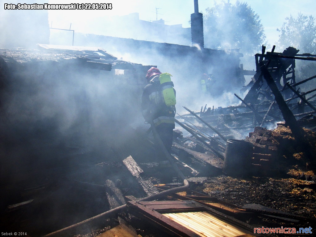 Pożar budynków gospodarczych przy ul. Bema w Ksawerowie [4]