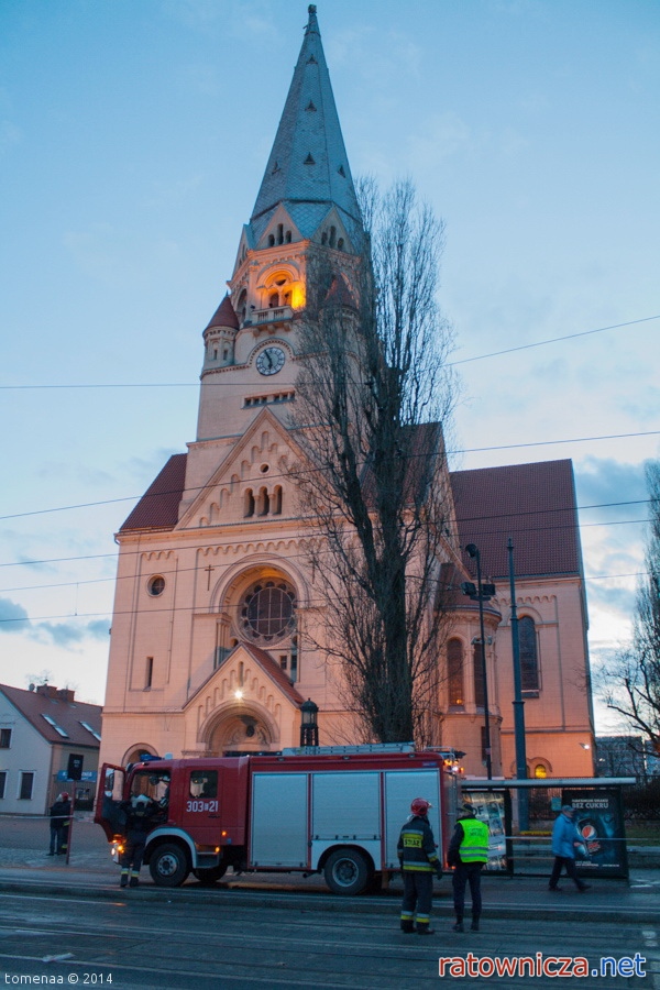 Złamany krzyż na kościele św. Mateusza w Łodzi [2]