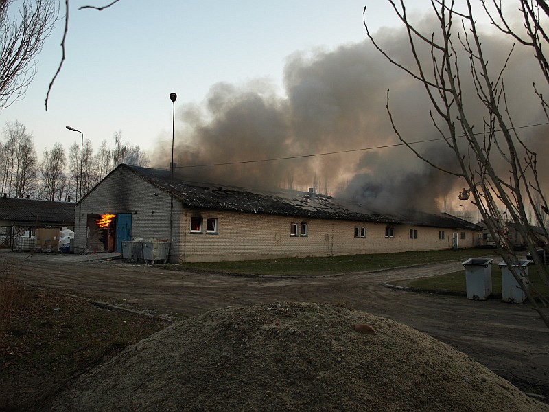 Pożar na Olechowskiej (2)