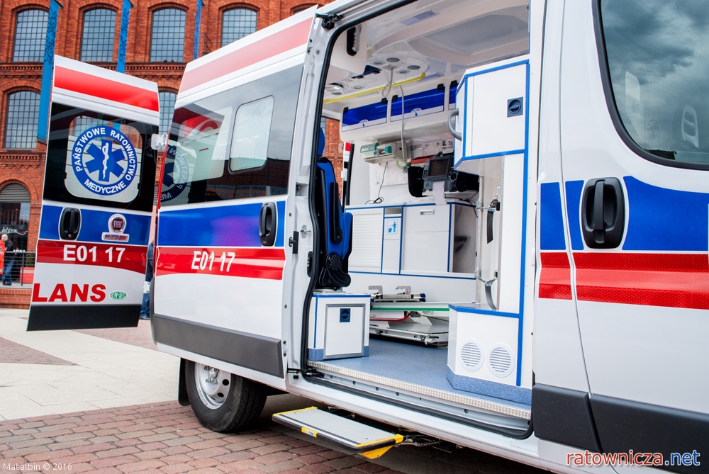 Przekazanie nowych ambulansów dla WSRM Łódź [7]