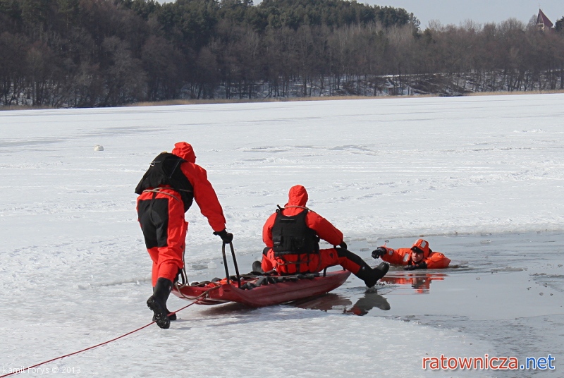 Ćwiczenia na lodzie olsztyńskich strażaków (2)