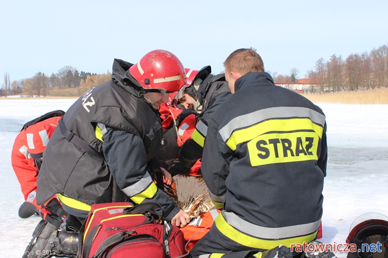 Ćwiczenia na lodzie olsztyńskich strażaków (7)