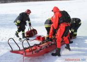 Ćwiczenia na lodzie olsztyńskich strażaków (5)
