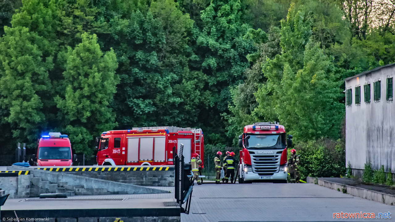 04.05.2025. Pożar skupu palet przy ul. Starorudzkiej w Łodzi [2]