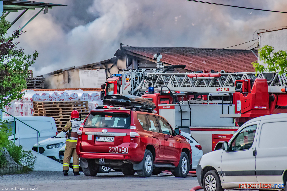 04.05.2025. Pożar skupu palet przy ul. Starorudzkiej w Łodzi [1]