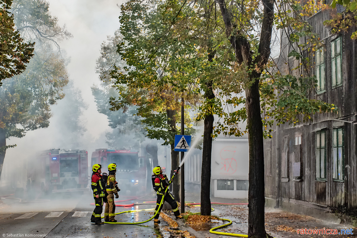 09.10.2026. Pożar budynku przy ul. Pięknej w Pabianicach [7]