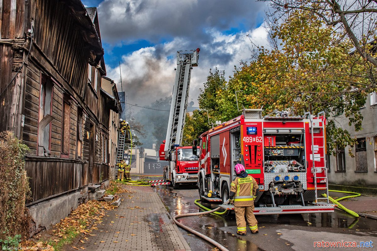 09.10.2026. Pożar budynku przy ul. Pięknej w Pabianicach [10]