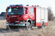 Pożar suchej trawy na nieużytkach rolnych przy ul. Polnej w Pabianicach [4]