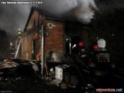 Pożar budynku i komórek przy ul. Jesiennej w Pabianicach [1]