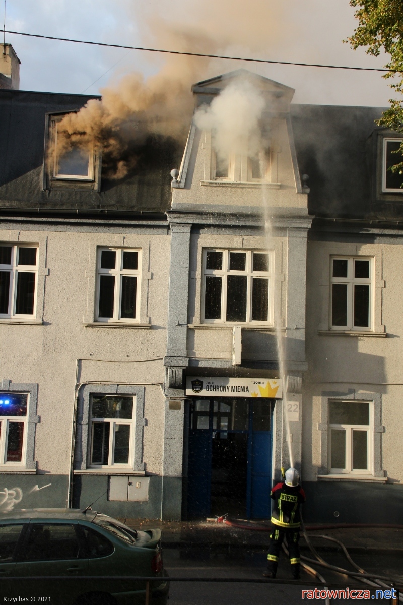 Pożar poddasza przy ulicy Piotra Skargi w  Pabianicach [2]